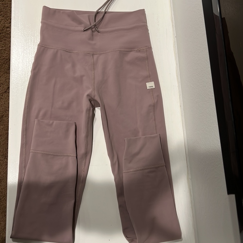 Vuori womens XS crop leggings